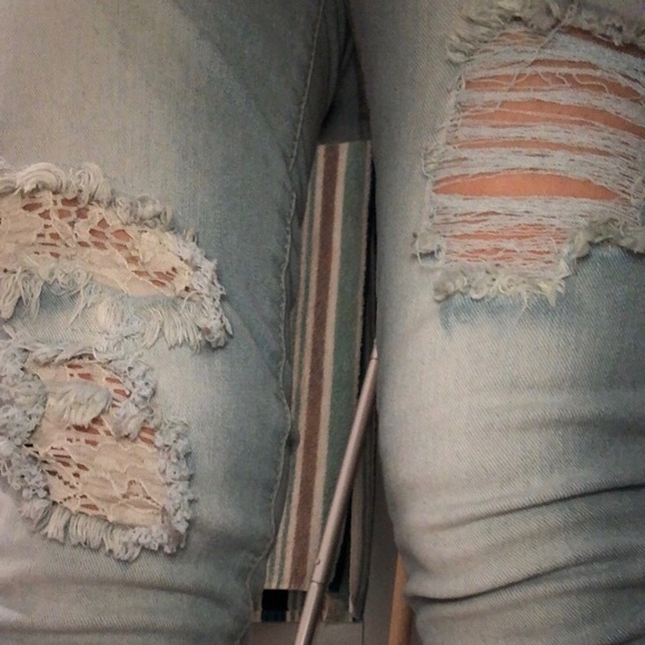 Size 4 blue notes ripped floral jeans women’s - Picture 5 of 5